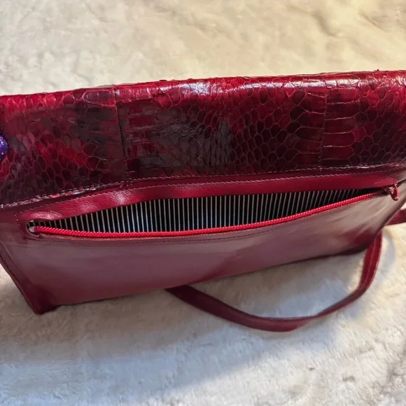 Vintage Crossbody Bag Red Snakeskin Print Gold-tone Hardware Vegan Patent Shiny - Picture 12 of 15